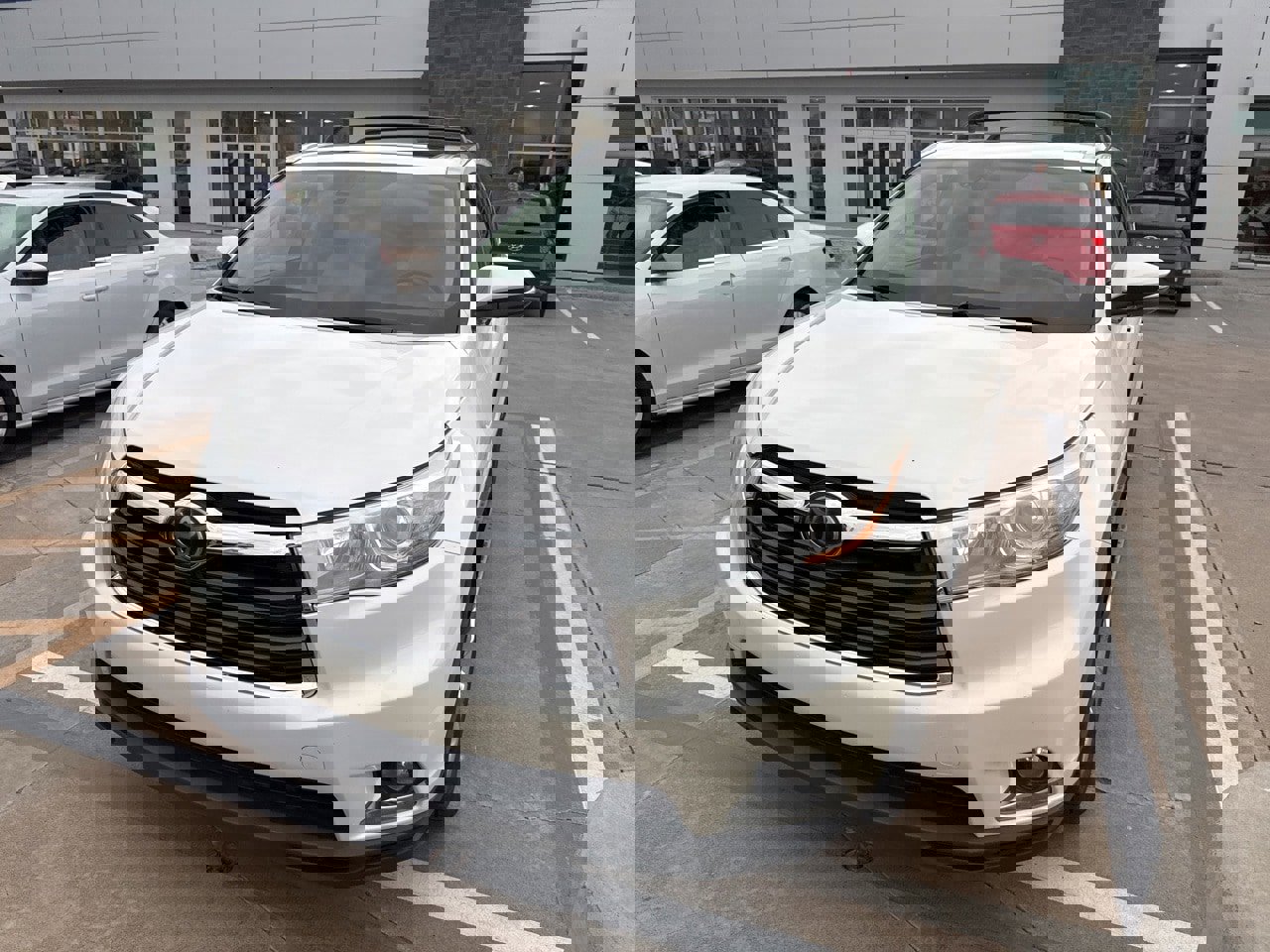 Used 2016 Toyota Highlander Limited image 2