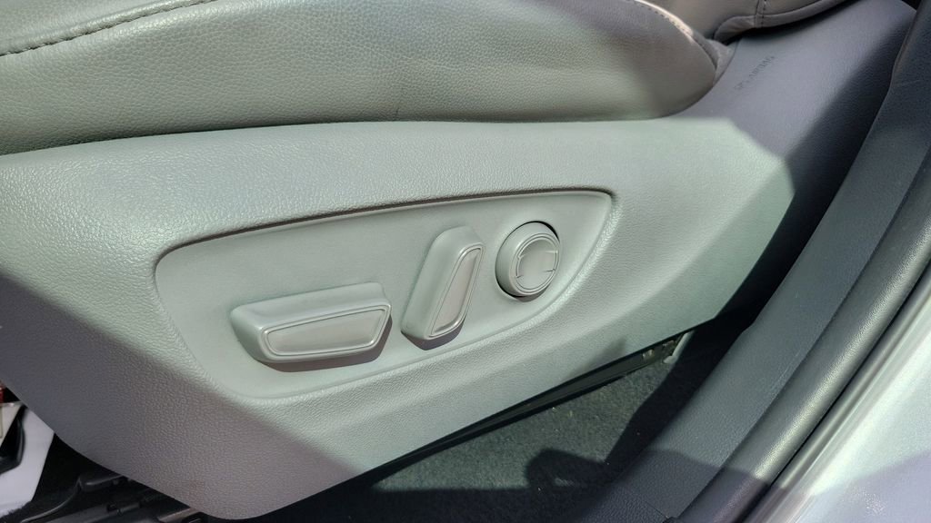 Used 2021 Toyota Highlander Platinum image 16