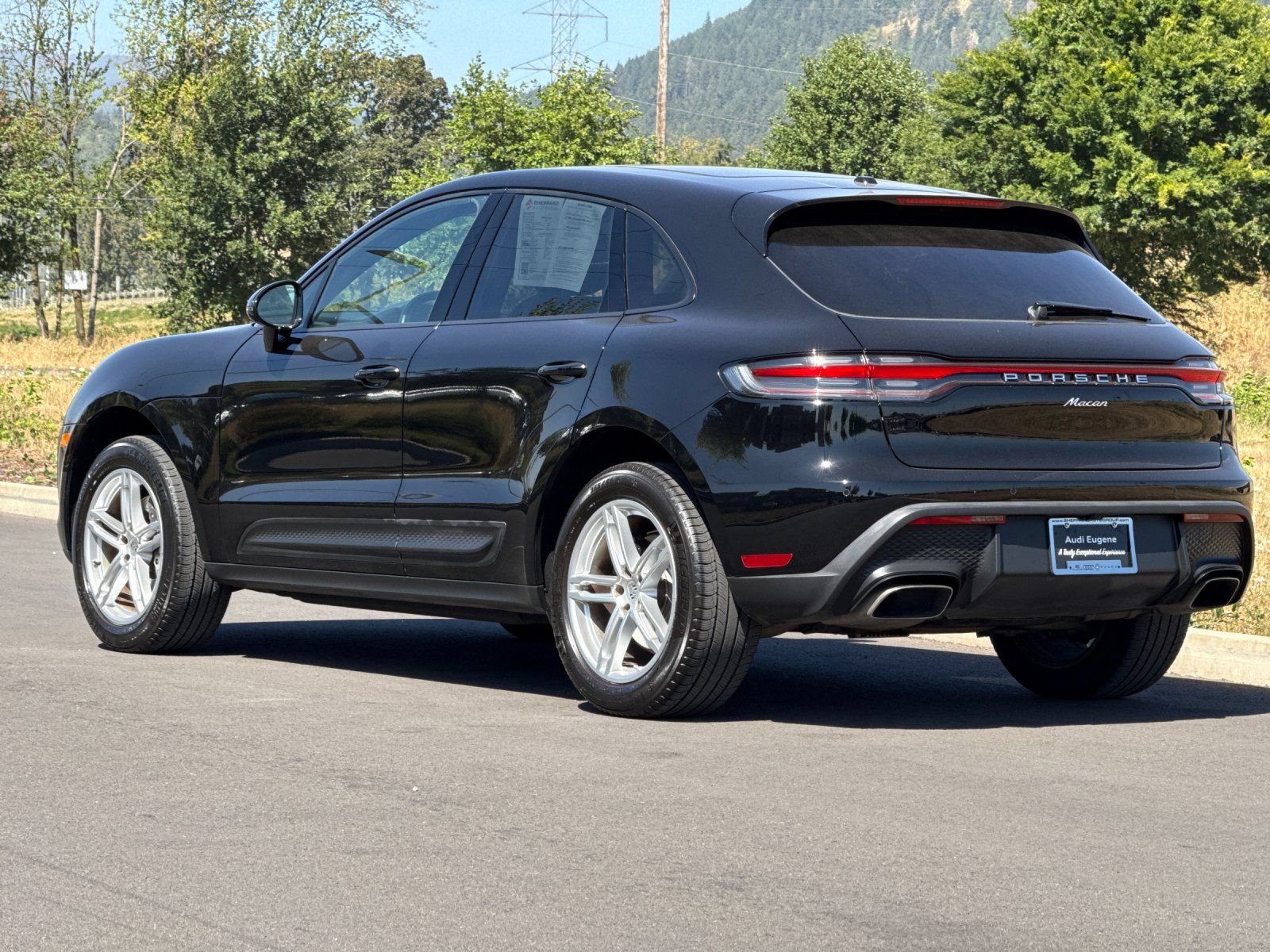 Used 2024 Porsche Macan w/ Premium Plus Package AWD/4WD image 5