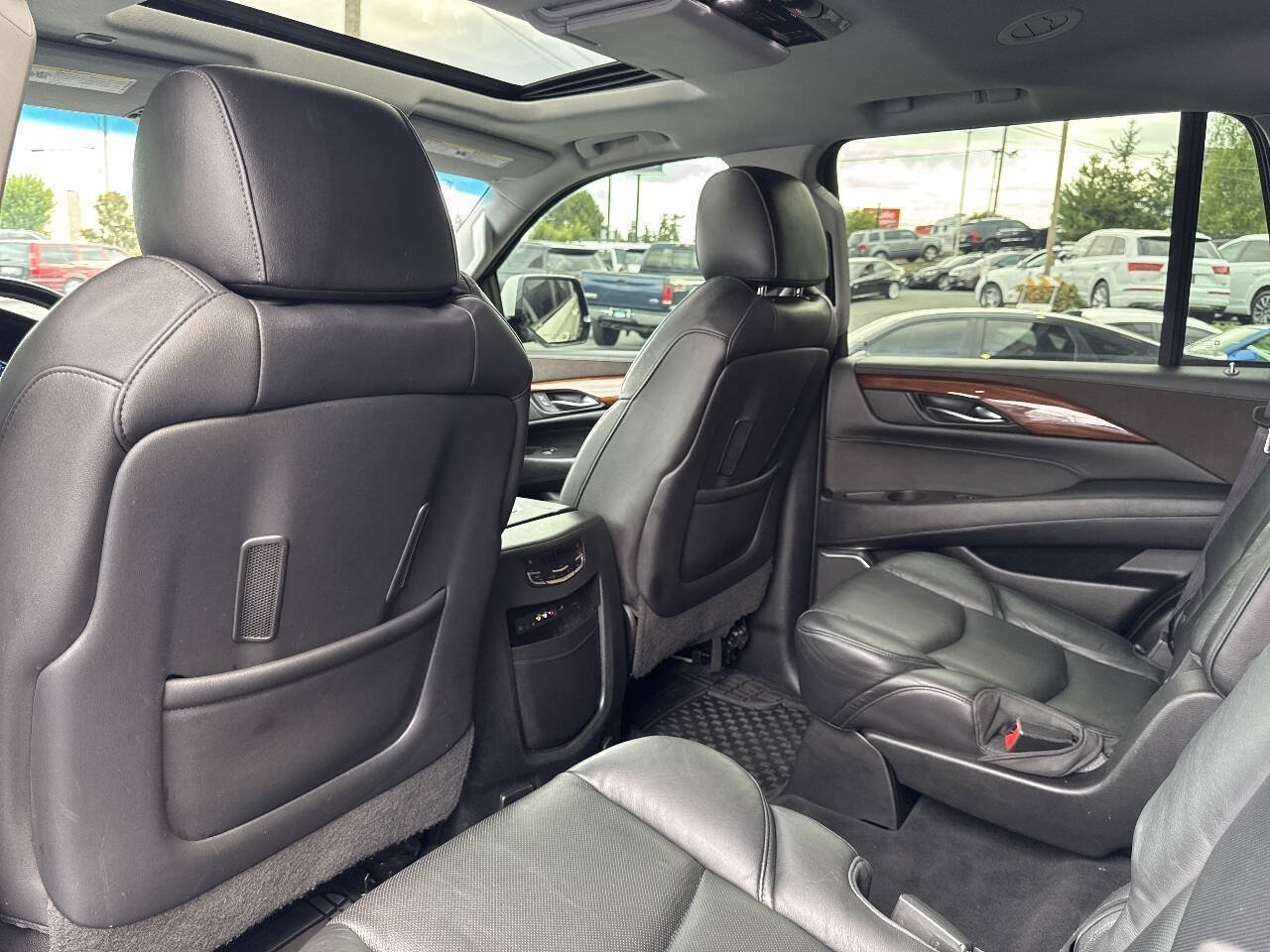 Used 2016 Cadillac Escalade Premium AWD/4WD image 29