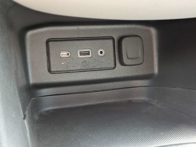 Used 2023 Chevrolet Equinox LS FWD image 23