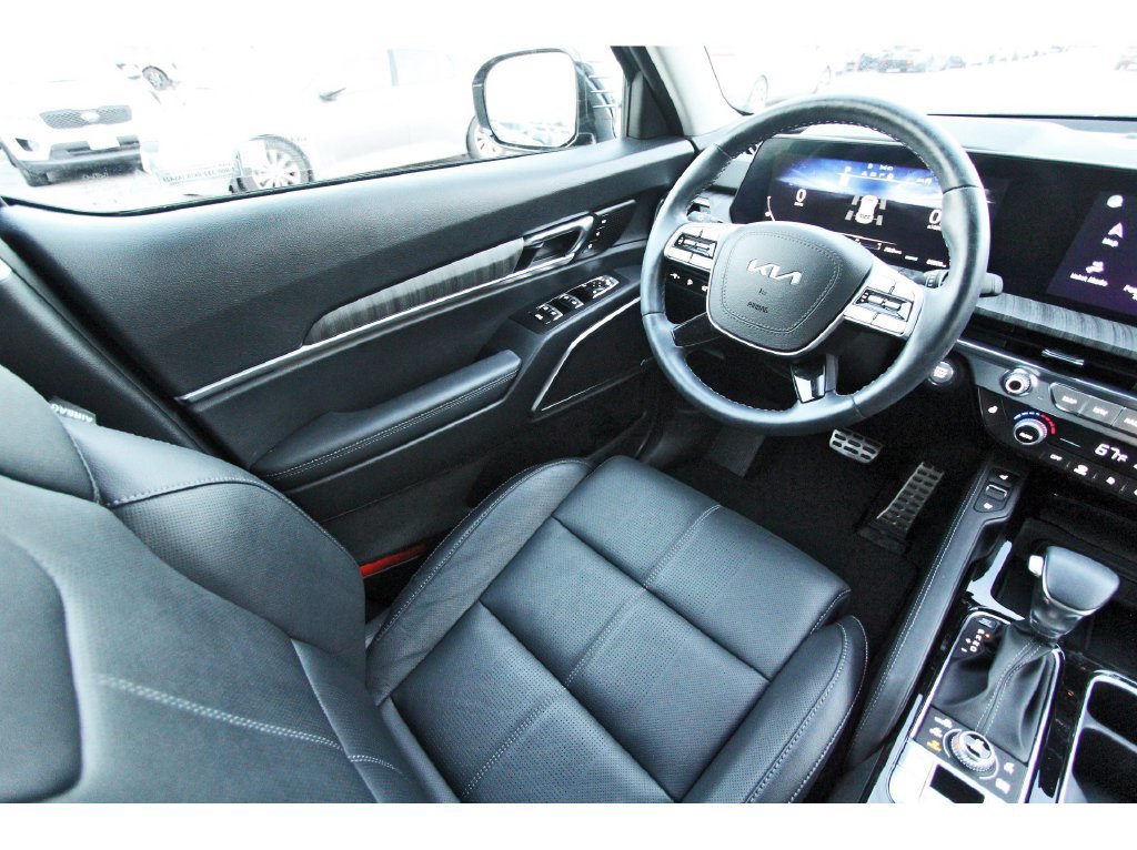 Used 2025 Kia Telluride SX w/ SX Captain's Chair Package AWD/4WD image 9
