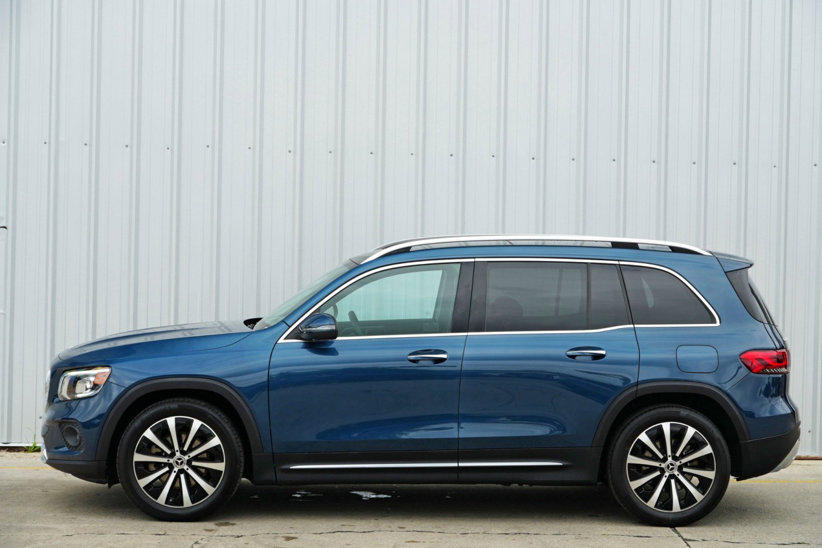 Used 2023 Mercedes-Benz GLB 250 w/ Premium Package image 50