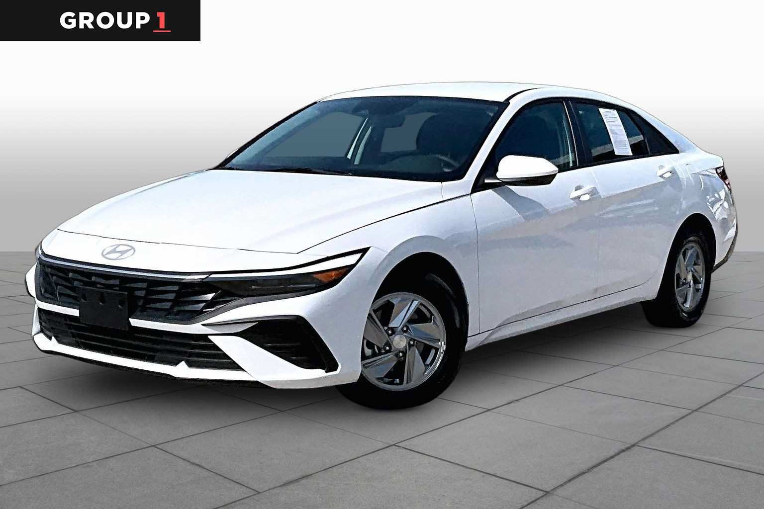 Used 2026 Hyundai Elantra SE FWD image 1