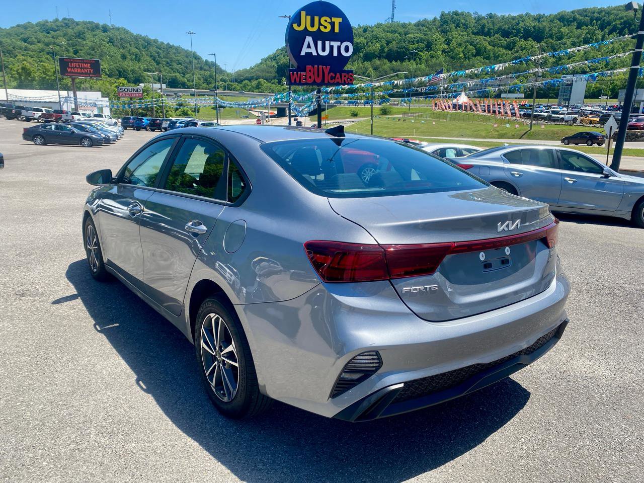 Used 2024 Kia Forte LXS FWD image 5