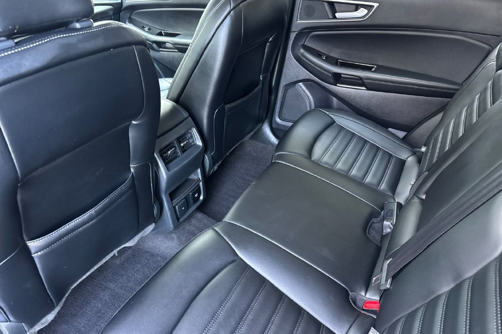 Used 2020 Ford Edge SEL w/ Convenience Package FWD image 11