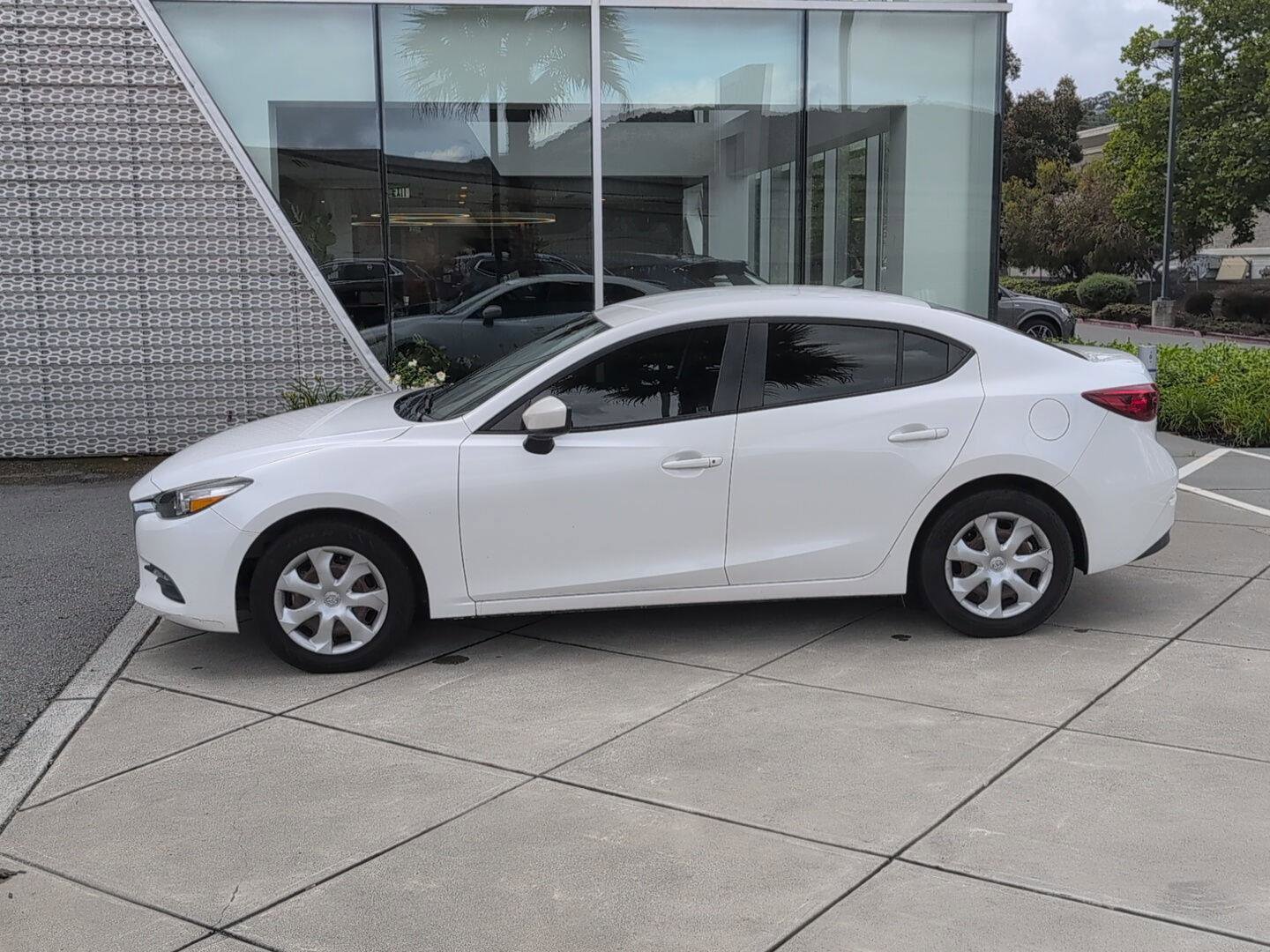 Used 2018 MAZDA MAZDA3 Sport FWD image 9