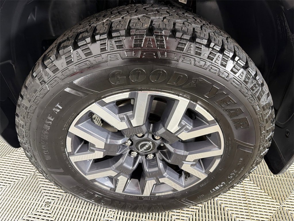 Used 2022 Nissan Frontier SV w/ SV Premium Package image 12