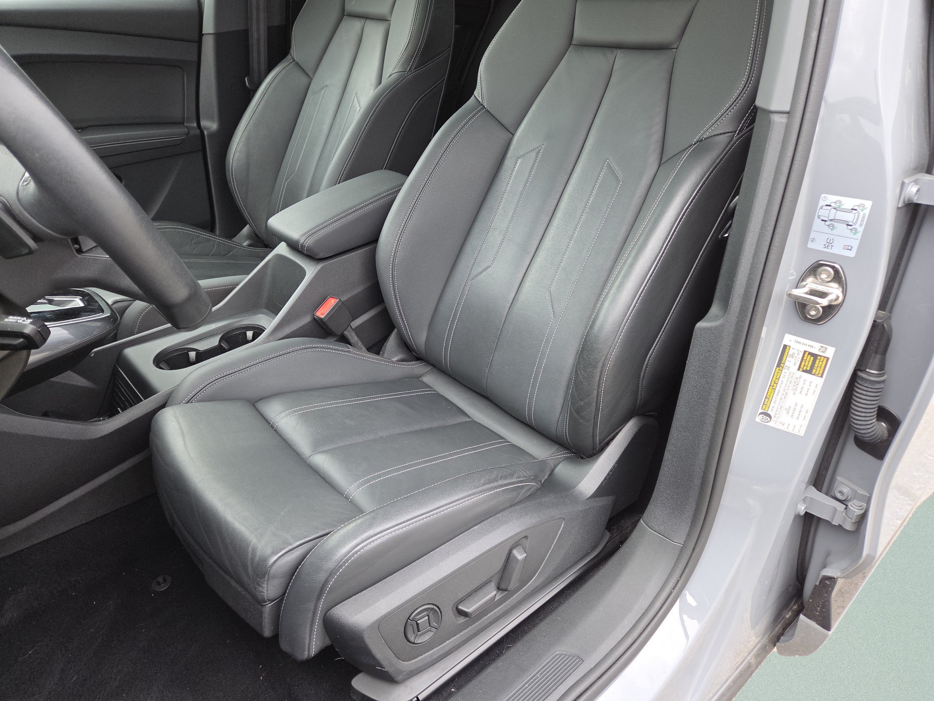 Used 2023 Audi Q4 e-tron Prestige w/ Black Optic Package AWD/4WD image 6