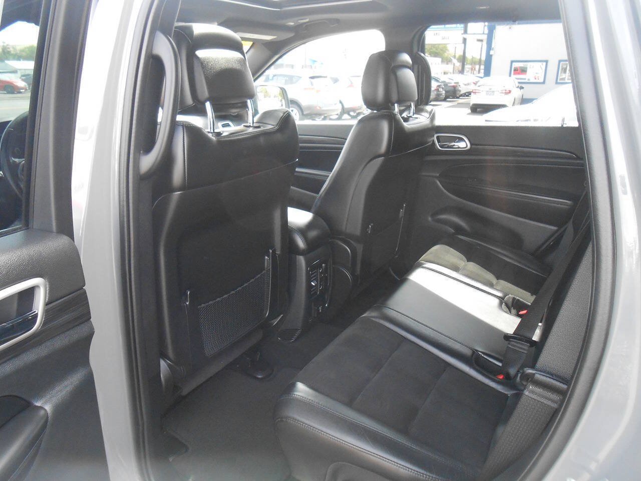 Used 2022 Jeep Grand Cherokee Laredo X AWD/4WD image 11
