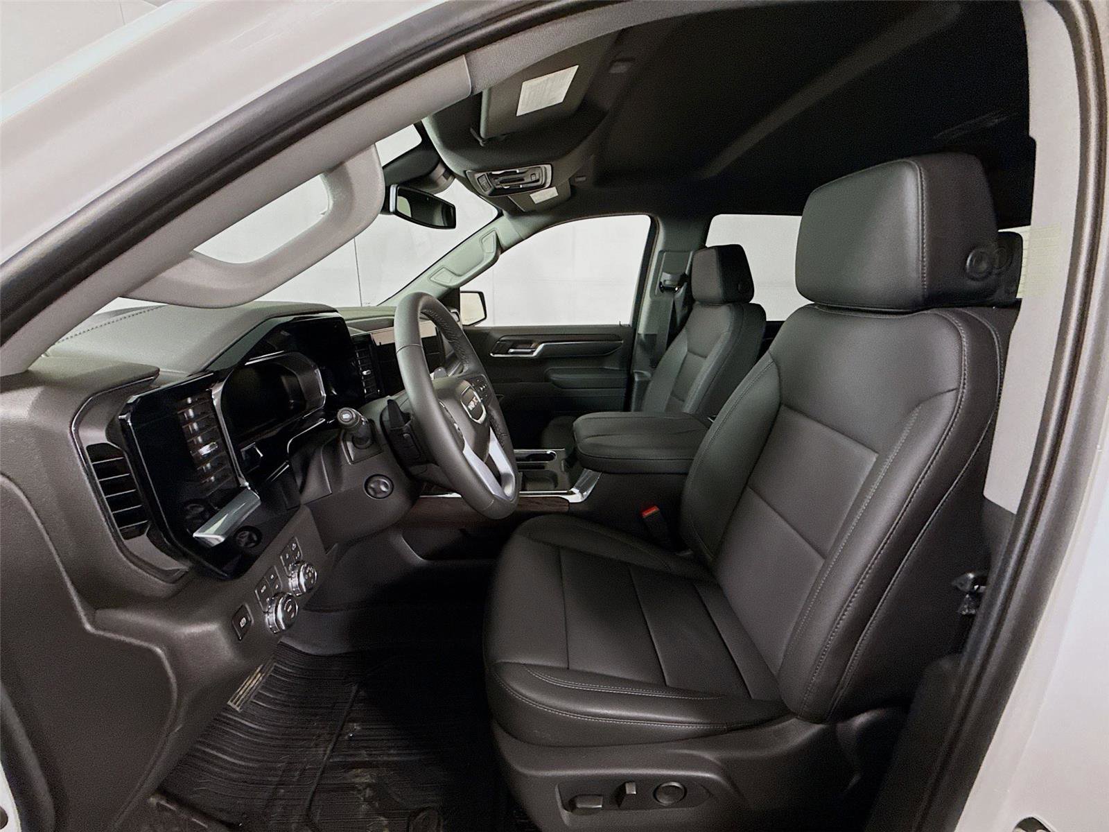 New 2026 GMC Sierra 1500 SLT image 17