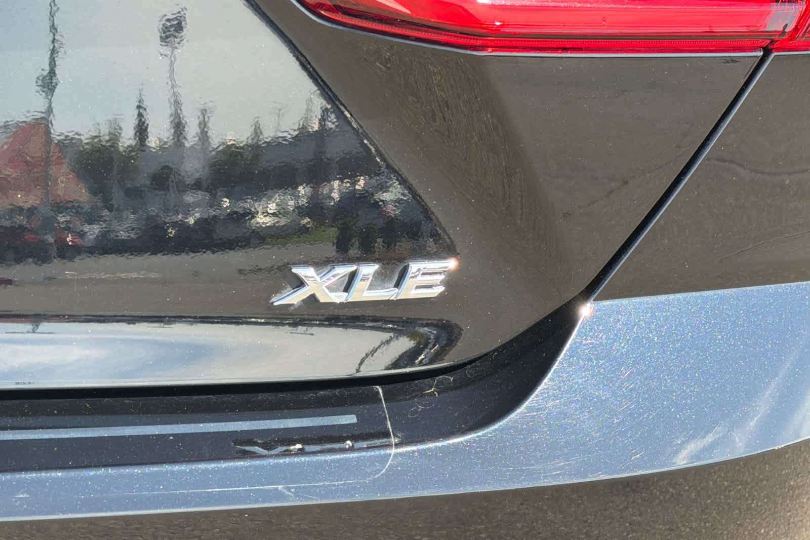 Used 2025 Toyota Camry XLE AWD/4WD image 30