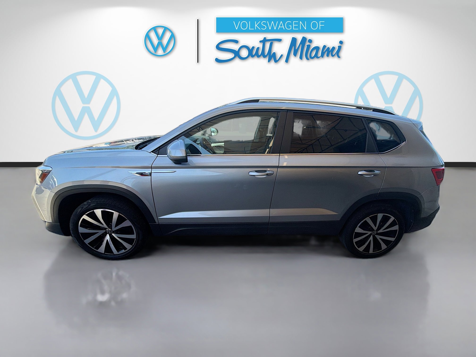 Used 2022 Volkswagen Taos SE FWD image 4