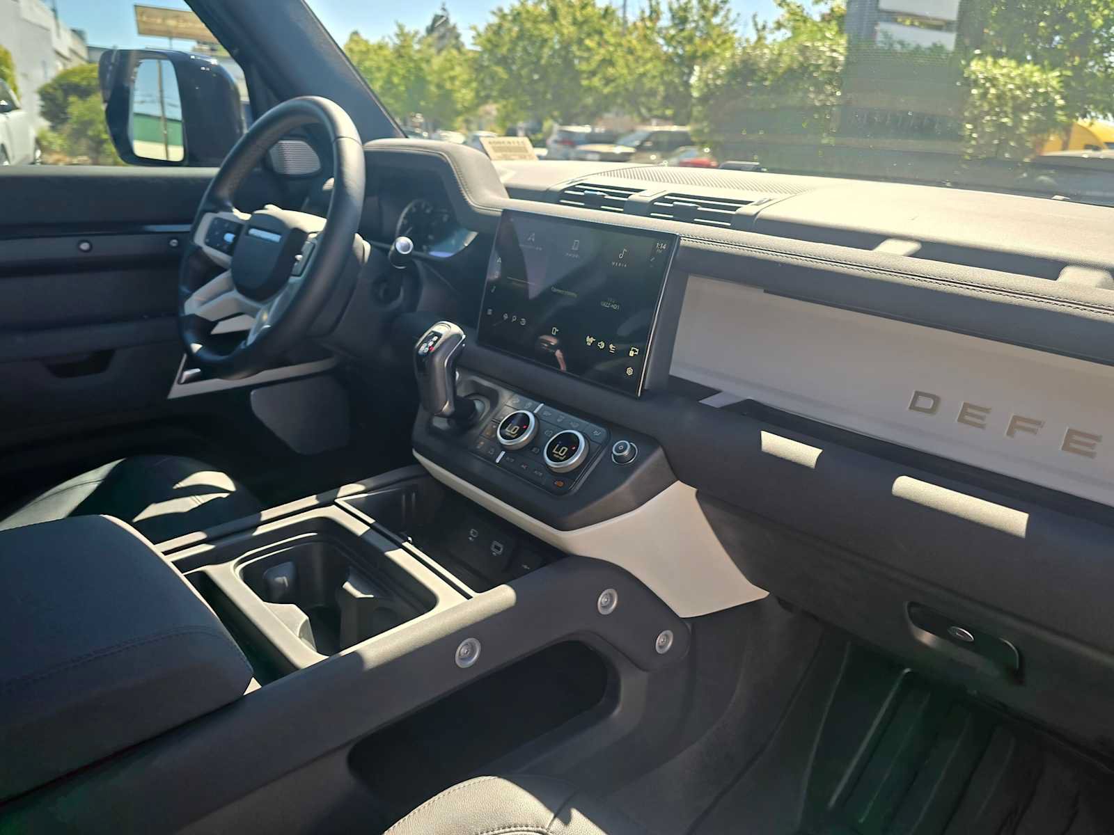 Used 2023 Land Rover Defender 130 SE AWD/4WD image 10