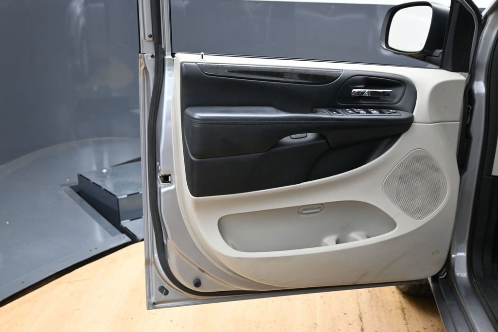 Used 2017 Dodge Grand Caravan SE w/ Power Window Group FWD image 35