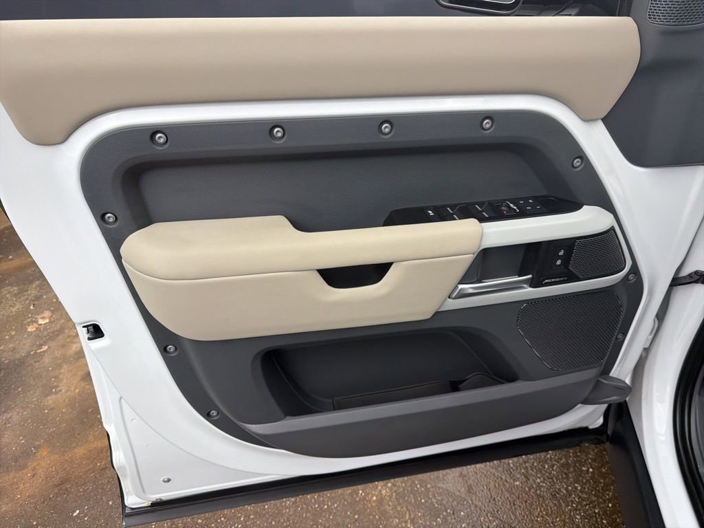 Used 2024 Land Rover Defender 110 X-Dynamic SE image 11