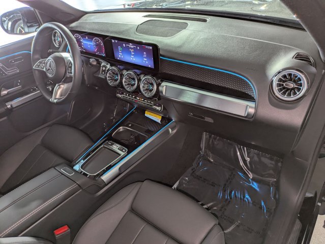 Used 2025 Mercedes-Benz GLB 250 image 23