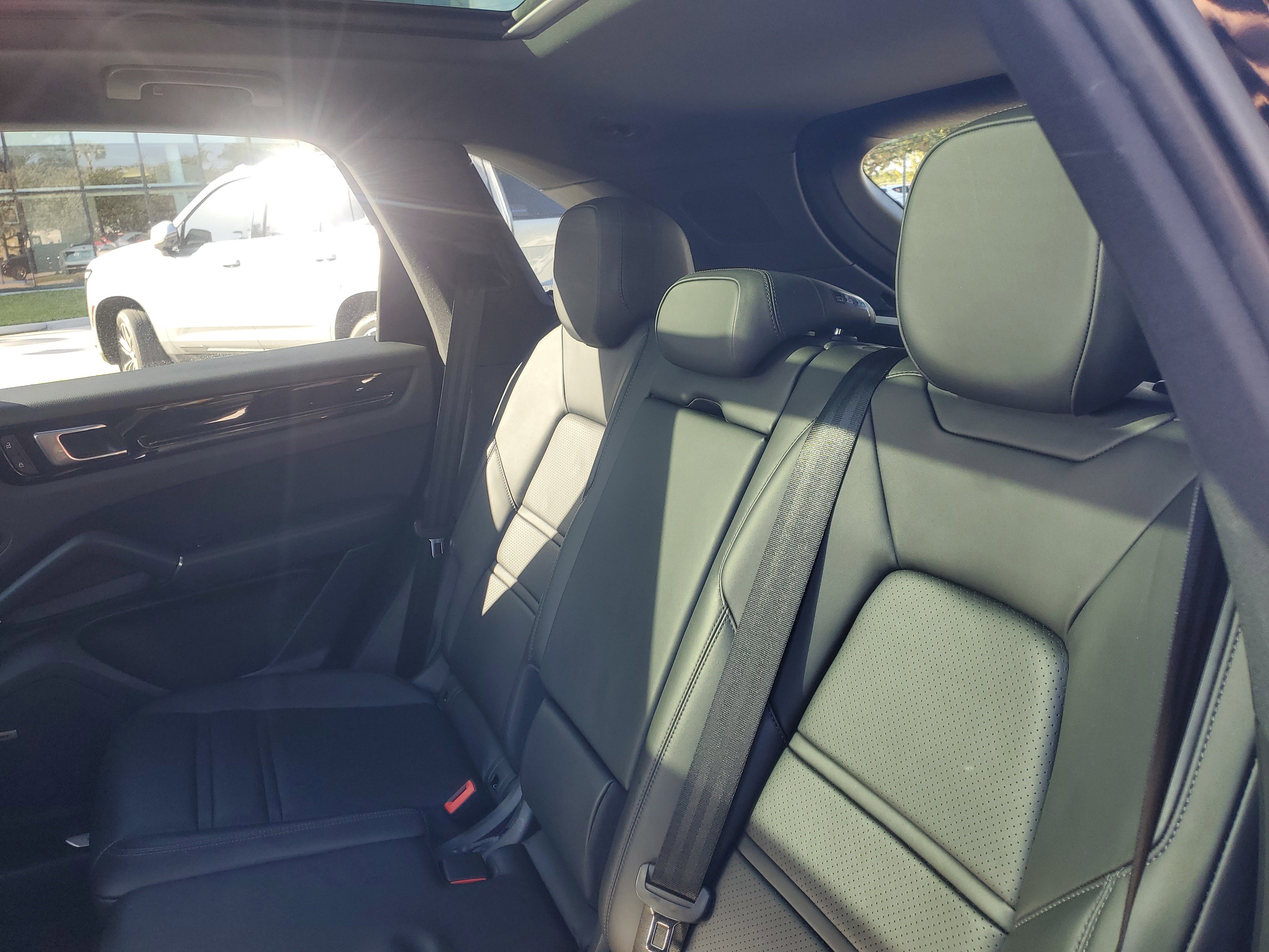 Used 2022 Porsche Cayenne S image 17