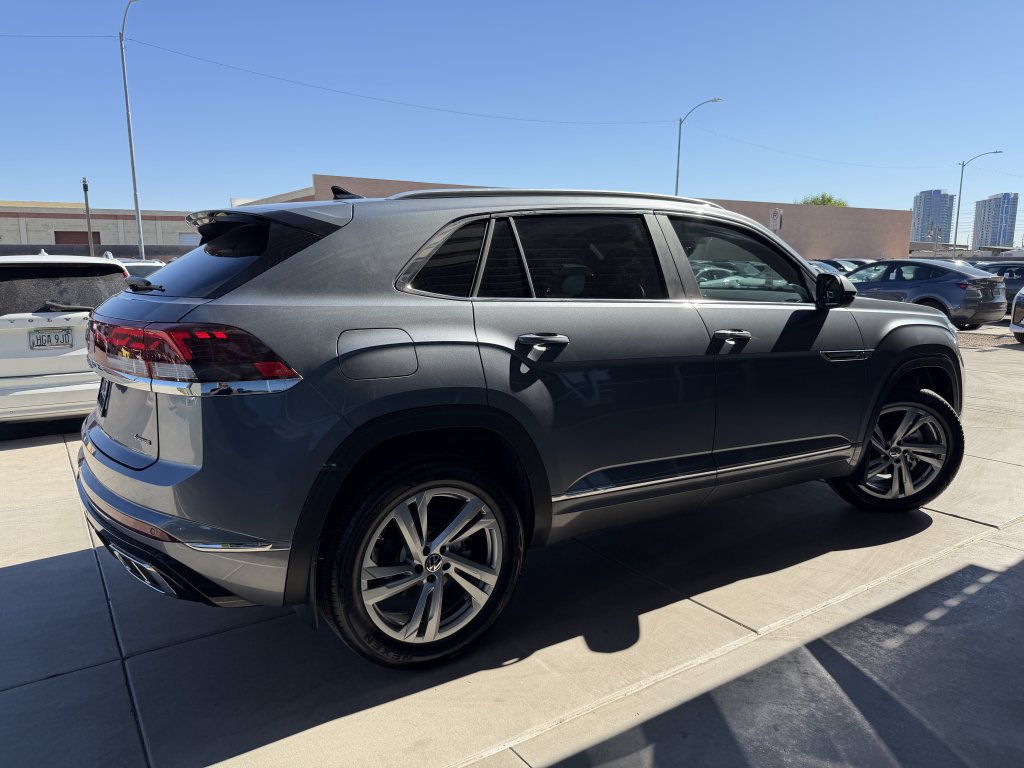 Used 2024 Volkswagen Atlas Cross Sport SEL R-Line AWD/4WD image 4