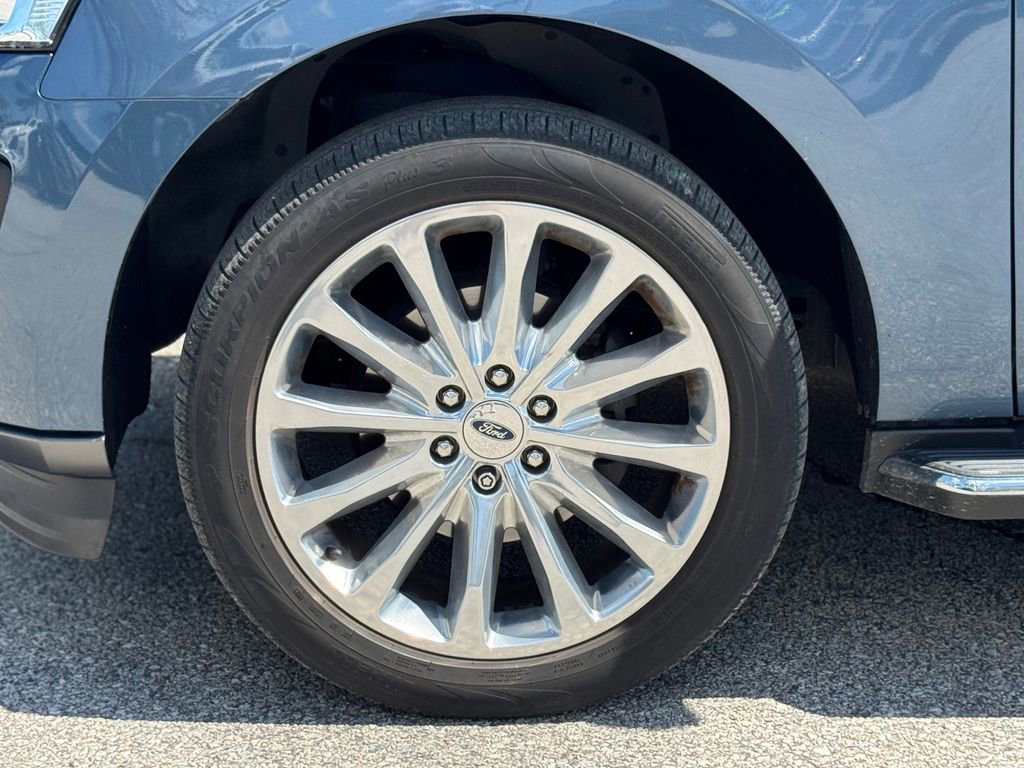 Used 2018 Ford Expedition XLT w/ Equipment Group 202A AWD/4WD image 37