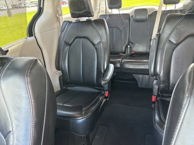 Used 2024 Chrysler Pacifica Touring-L FWD image 28