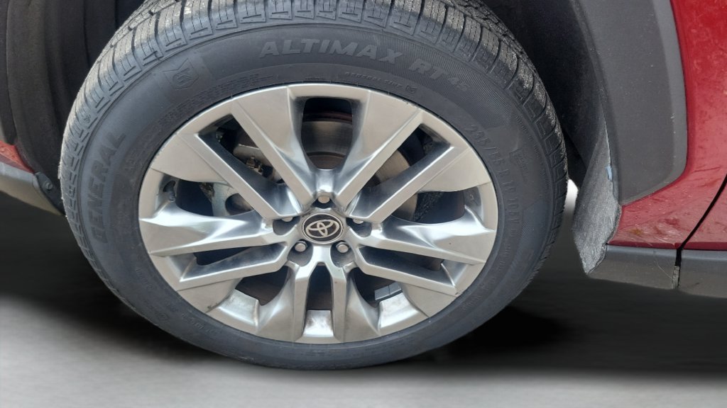 Used 2023 Toyota RAV4 XLE Premium FWD image 11