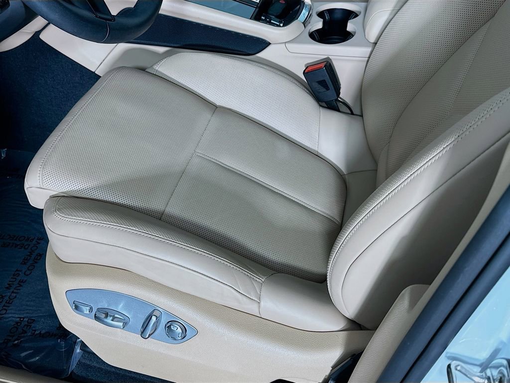 Used 2025 Porsche Macan image 22