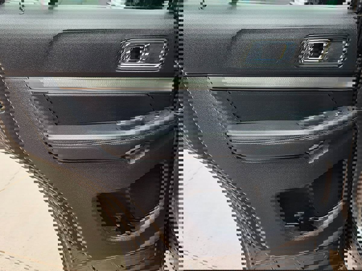 Used 2019 Ford Explorer XLT image 30