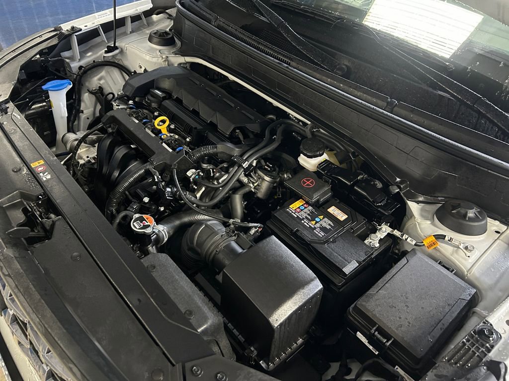 Certified 2025 Hyundai Venue SEL image 30
