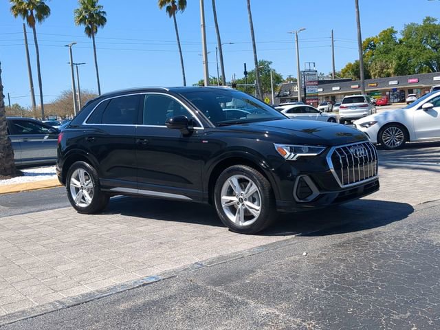 Used 2023 Audi Q3 2.0T Premium w/ Convenience Package image 2