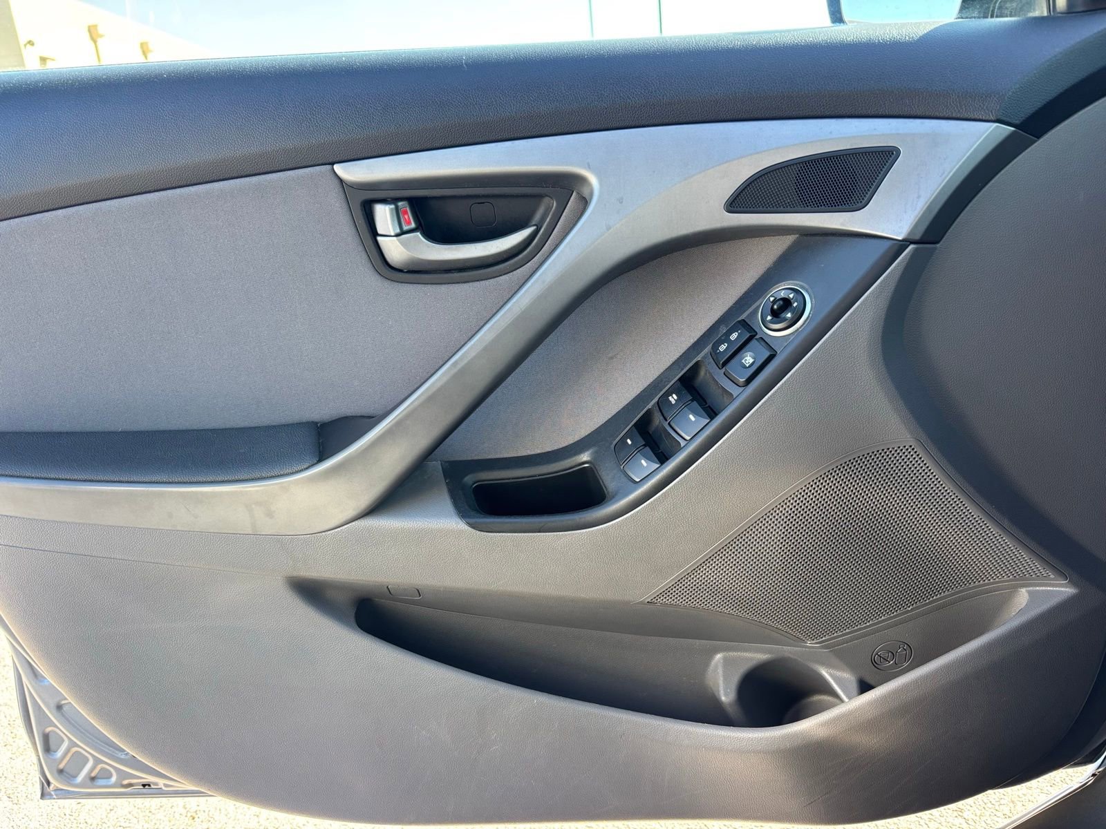 Used 2015 Hyundai Elantra SE w/ Option Group 02 FWD image 10