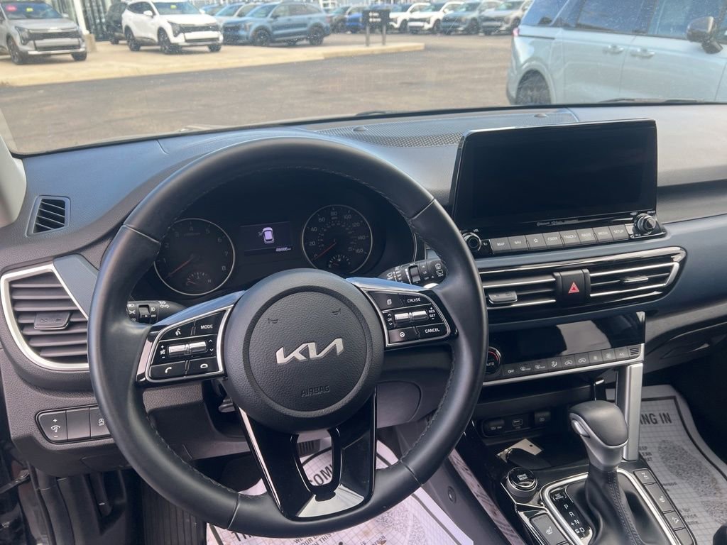 Used 2023 Kia Seltos Nightfall Edition image 9
