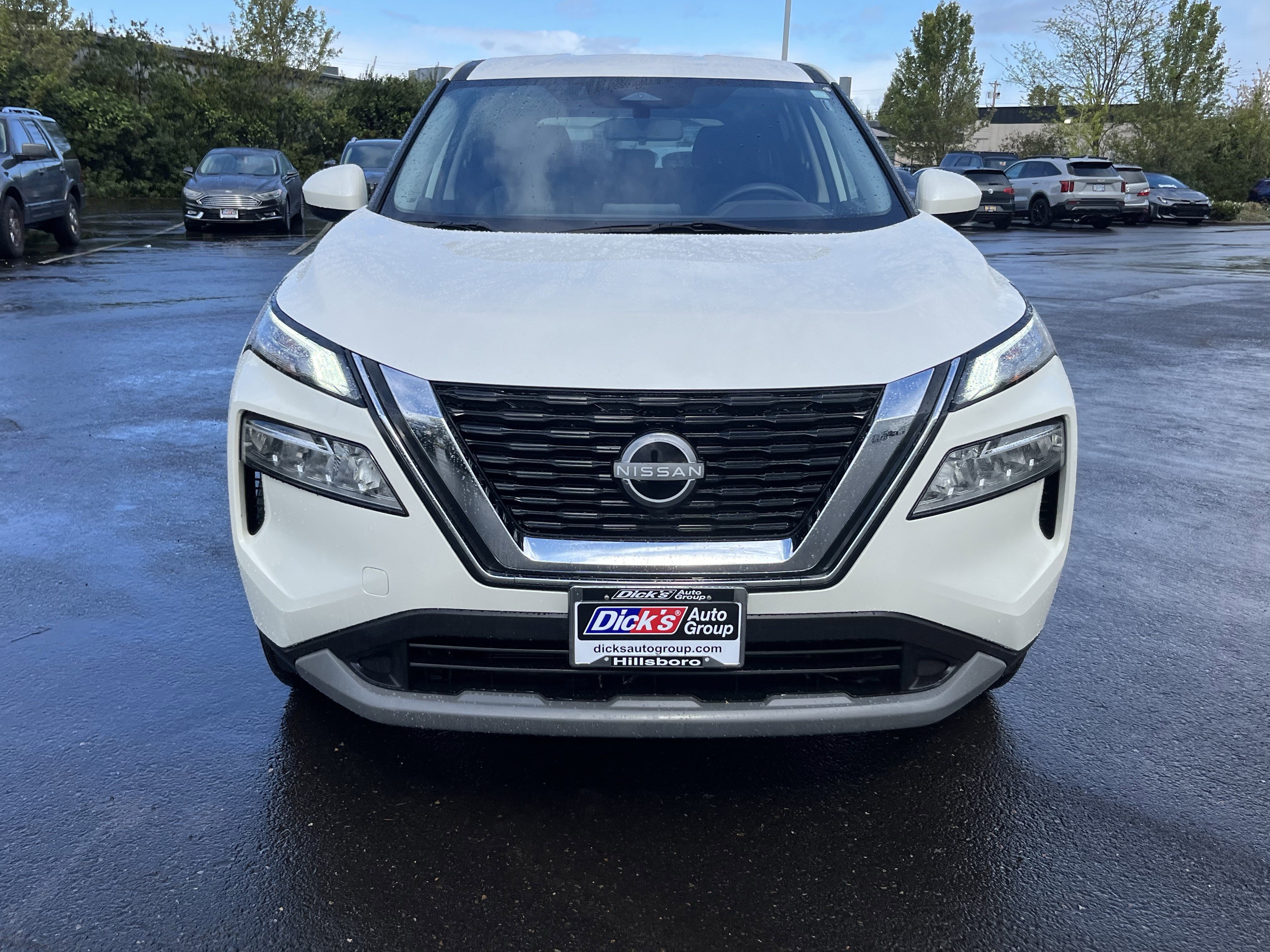 Used 2023 Nissan Rogue SV image 8