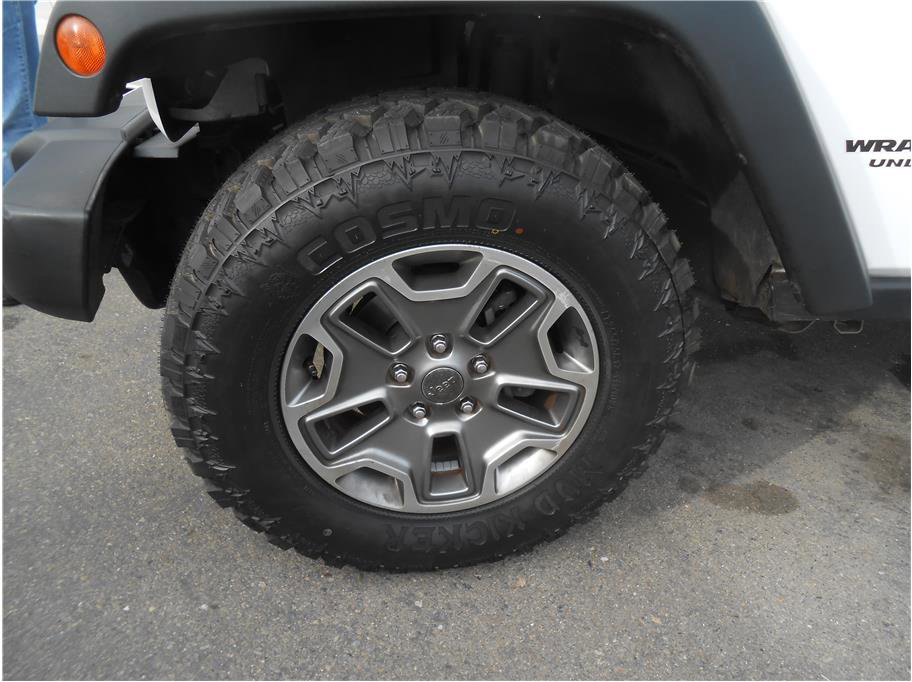 Used 2013 Jeep Wrangler Unlimited Rubicon w/ Connectivity Group AWD/4WD image 15