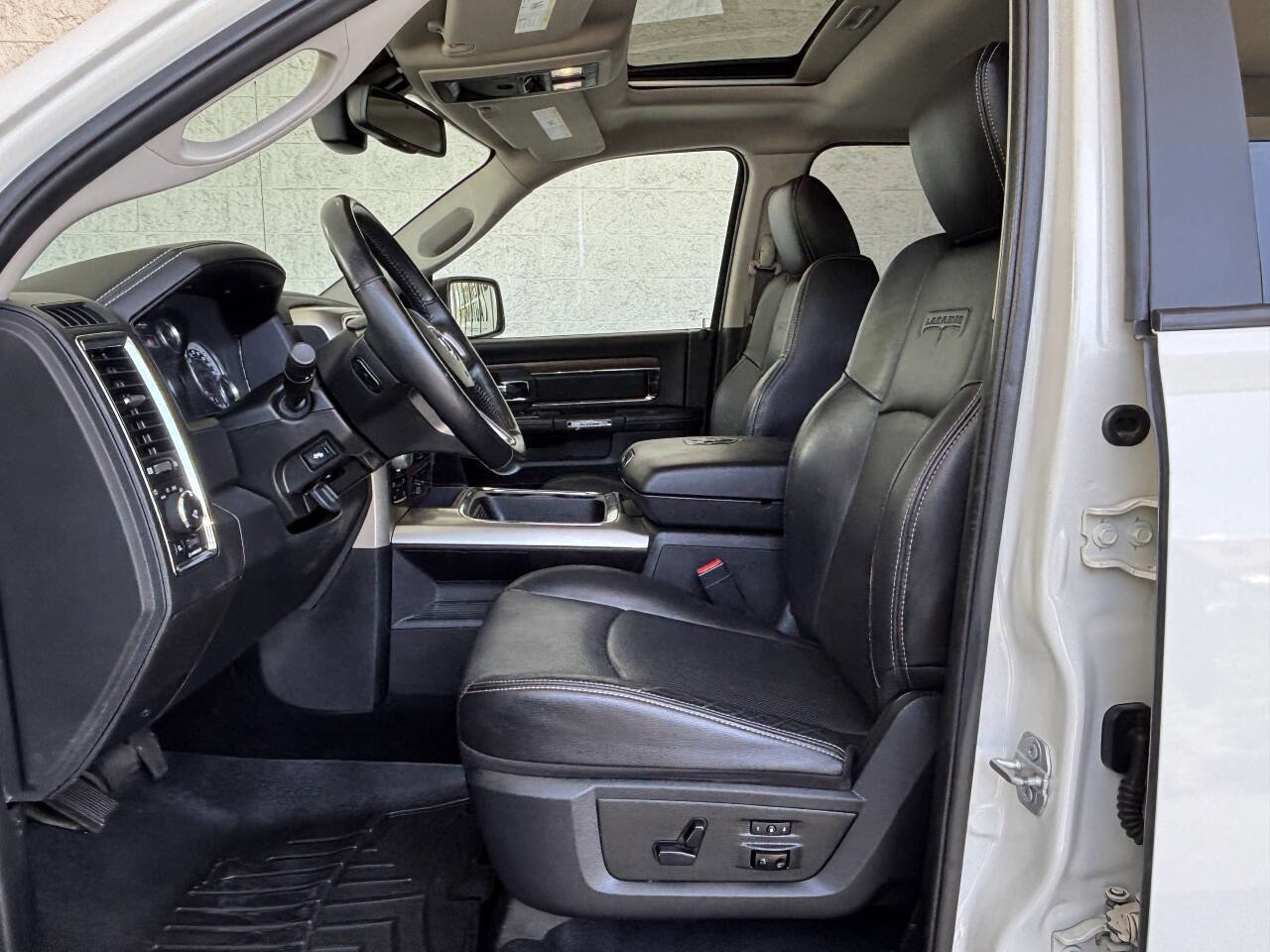 Used 2016 RAM 1500 Laramie w/ Convenience Group AWD/4WD image 16