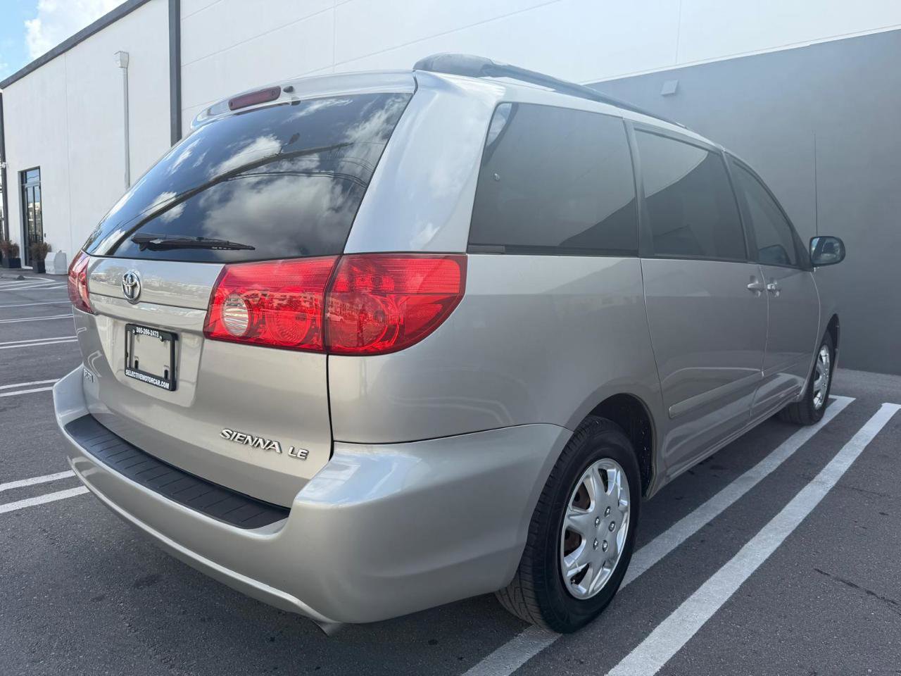 Used 2009 Toyota Sienna LE image 8