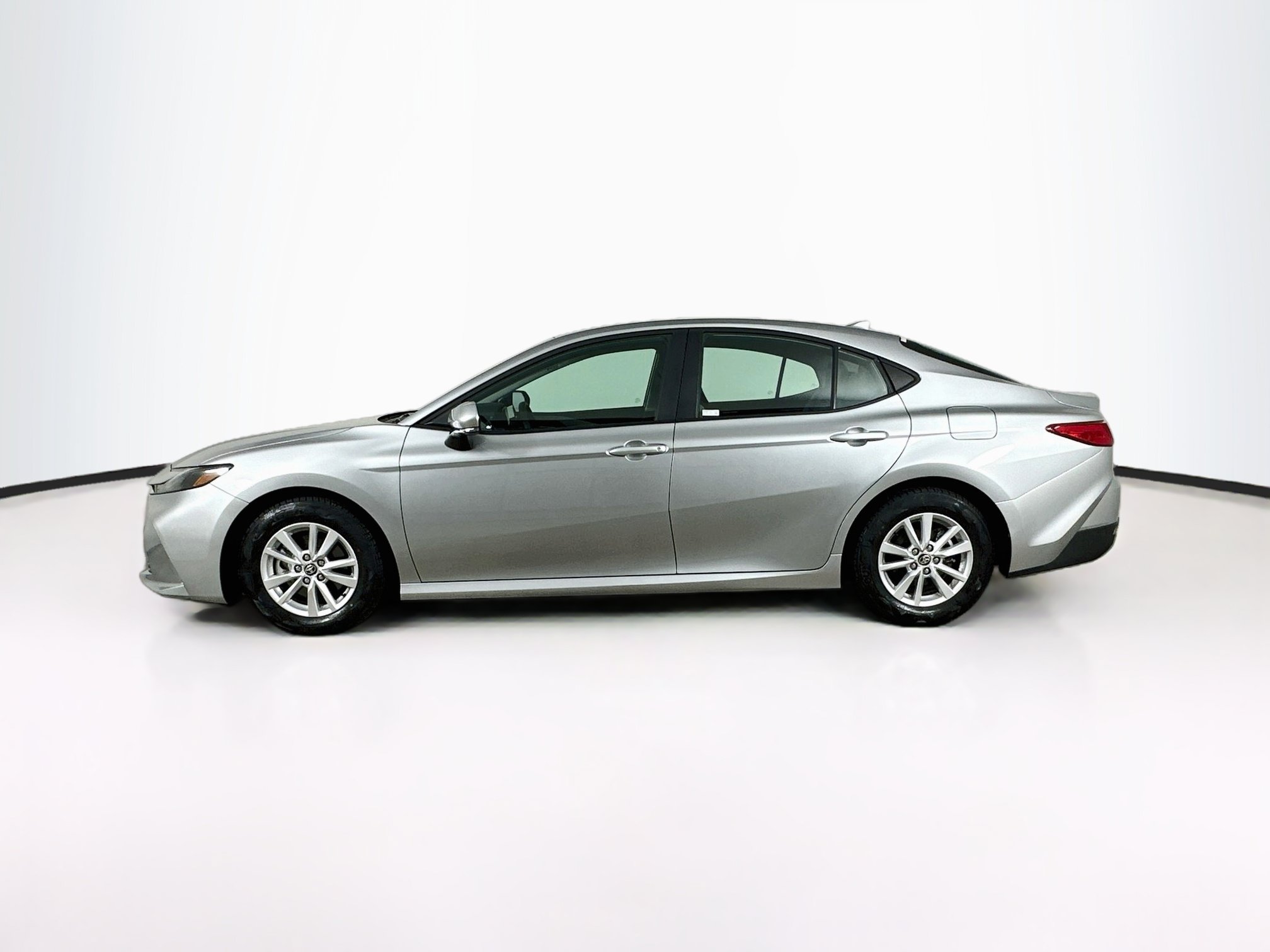 Used 2026 Toyota Camry LE FWD image 4