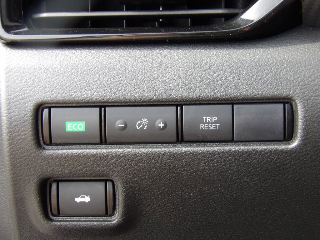 Used 2025 Nissan Sentra SV FWD image 13