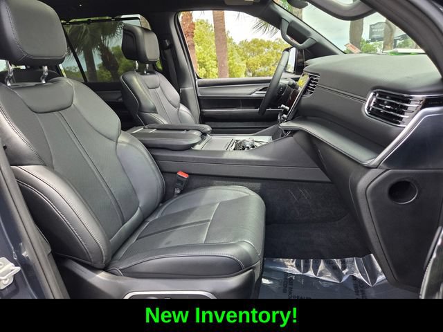 Certified 2023 Jeep Wagoneer Series II w/ Convenience Group I AWD/4WD image 17