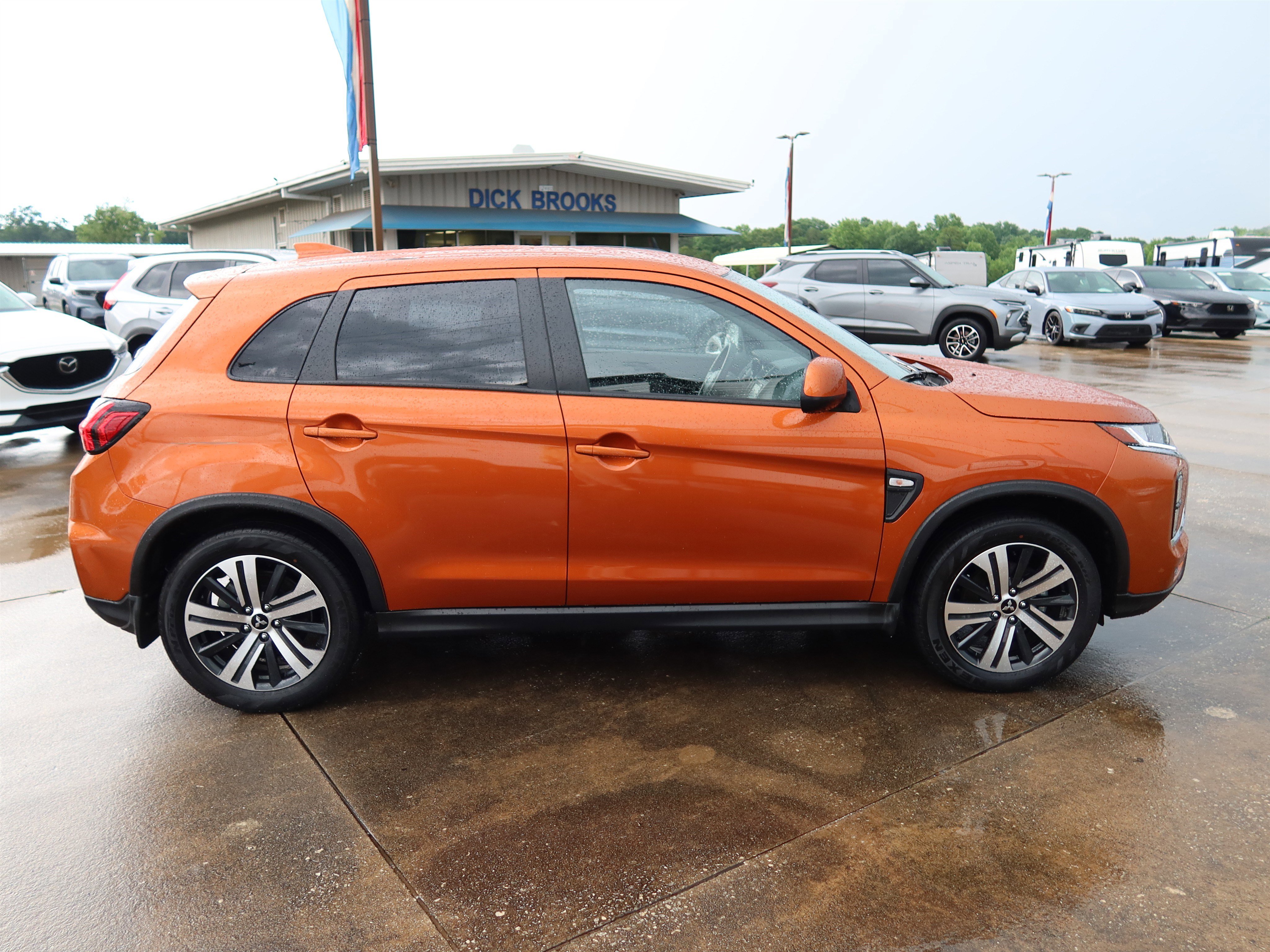 Used 2024 Mitsubishi Outlander Sport ES AWD/4WD image 3