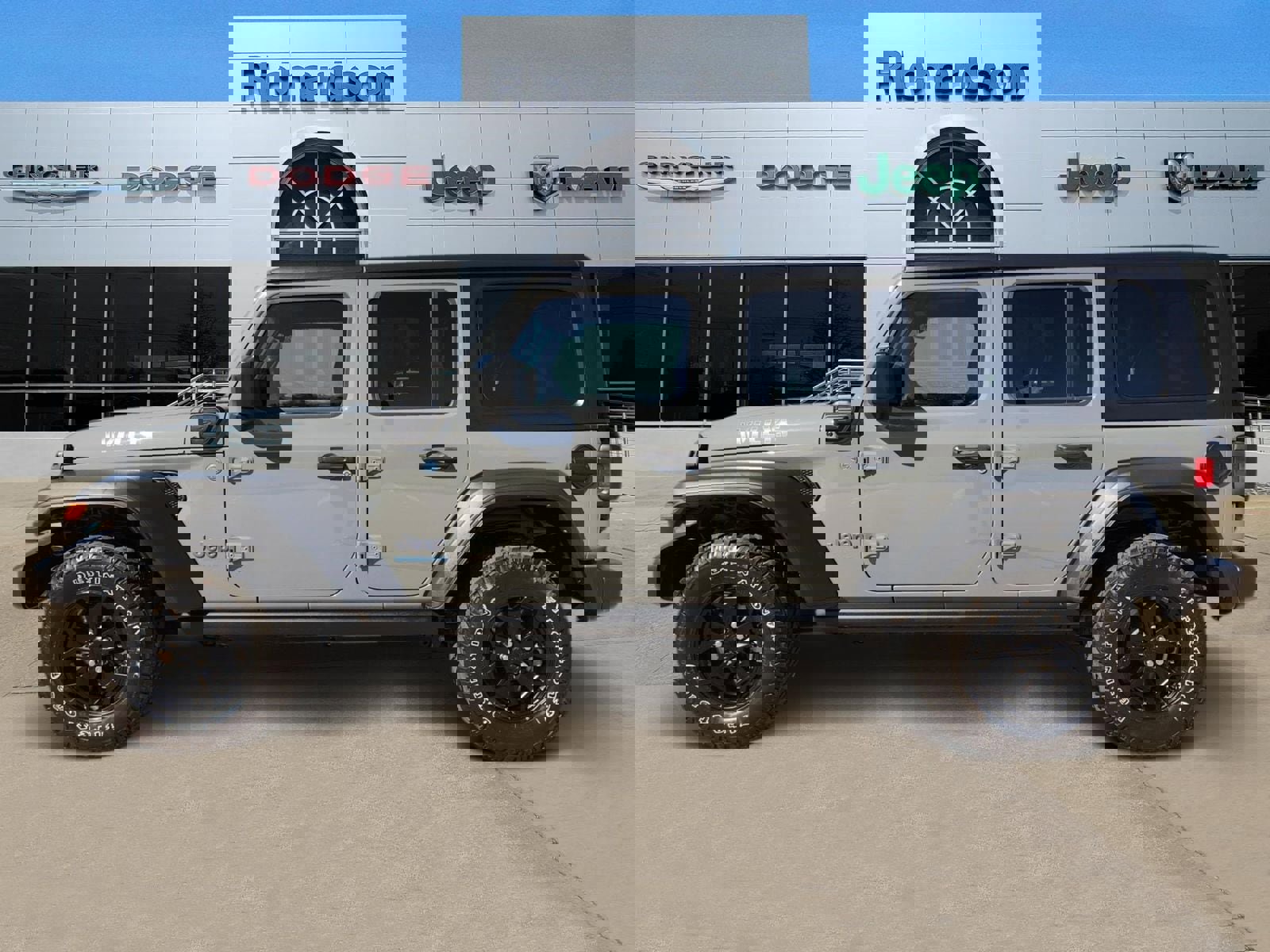 Used 2023 Jeep Wrangler Unlimited w/ Cold Weather Group image 3