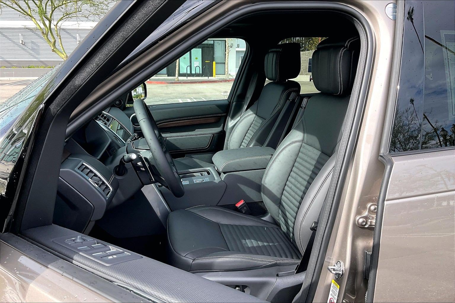 New 2026 Land Rover Discovery Dynamic SE AWD/4WD image 16