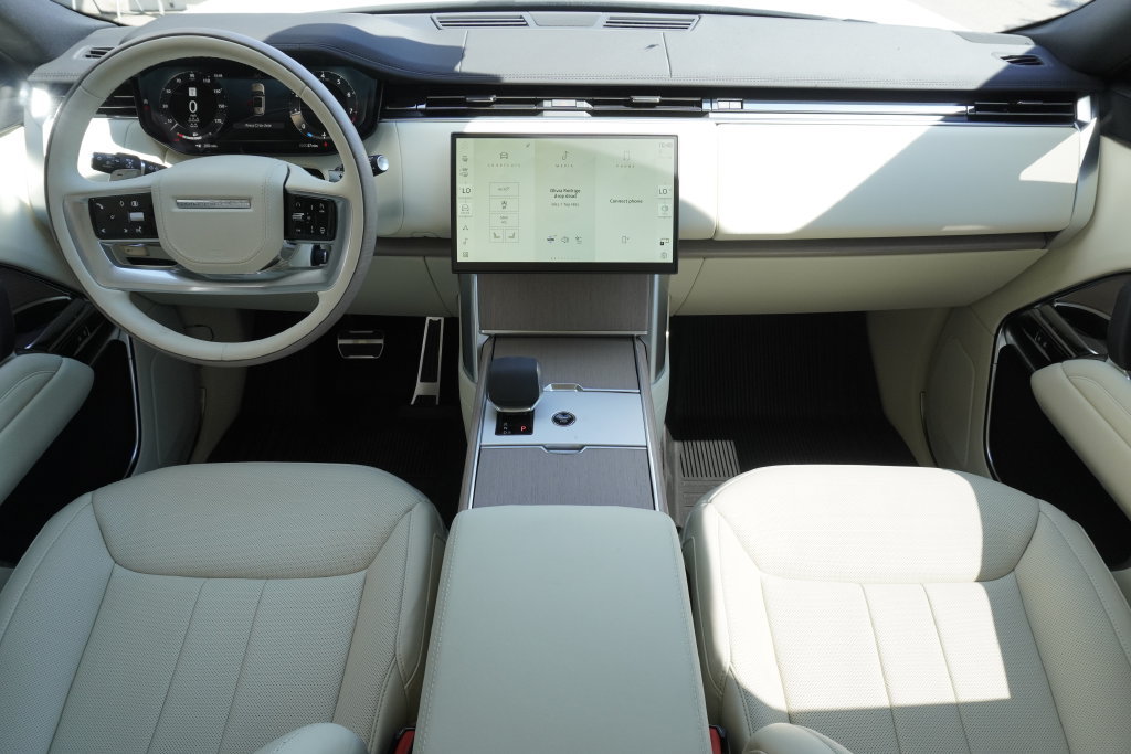 New 2026 Land Rover Range Rover Long Wheelbase SE AWD/4WD image 9