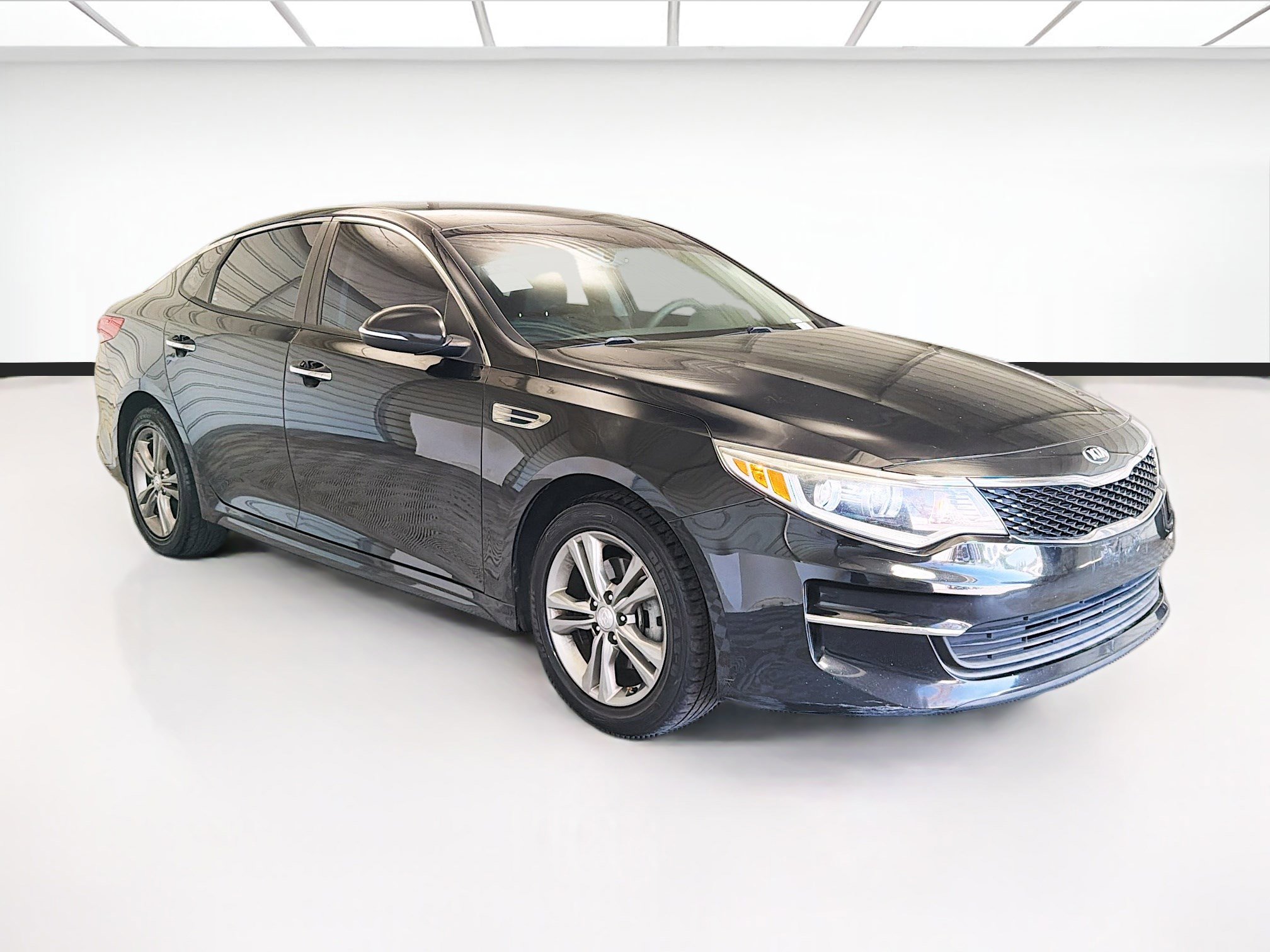 Used 2016 Kia Optima LX w/ LX Convenience Package image 3