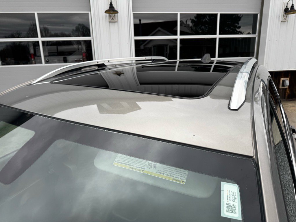 Used 2018 Chevrolet Equinox LT w/ Sun & Infotainment Package image 11