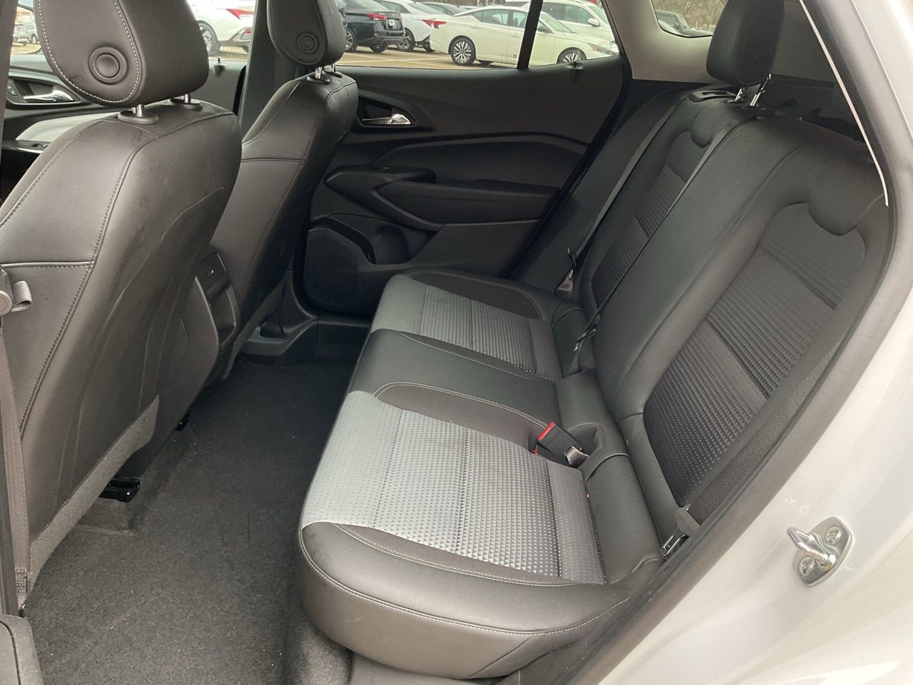 Used 2025 Chevrolet Trax LT w/ LT Convenience Package image 15