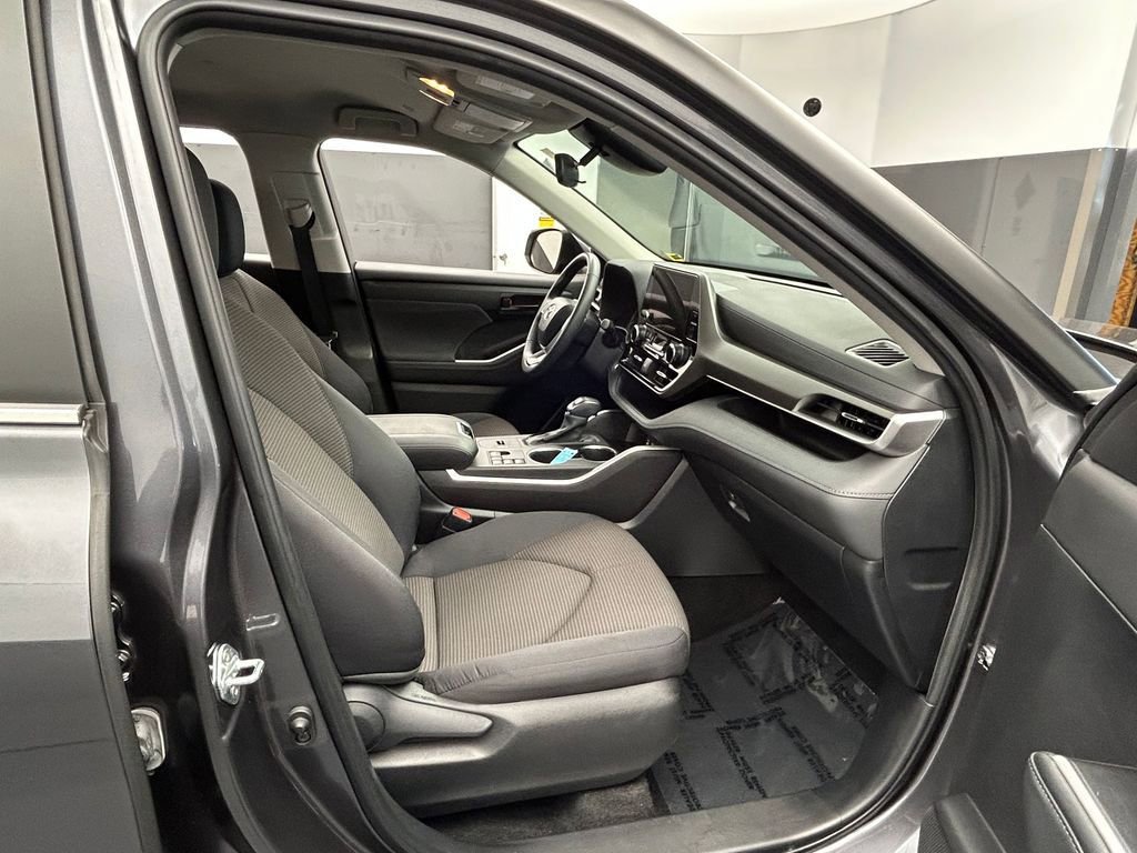 Used 2024 Toyota Highlander LE image 68