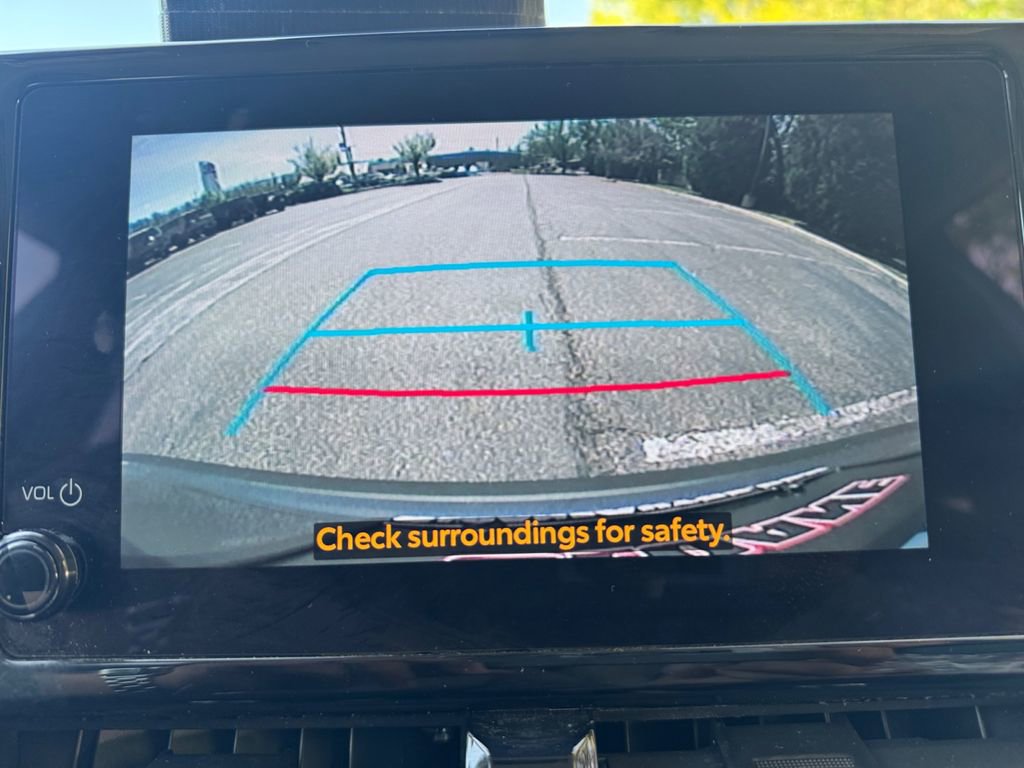 Used 2023 Toyota Corolla Cross LE AWD/4WD image 24