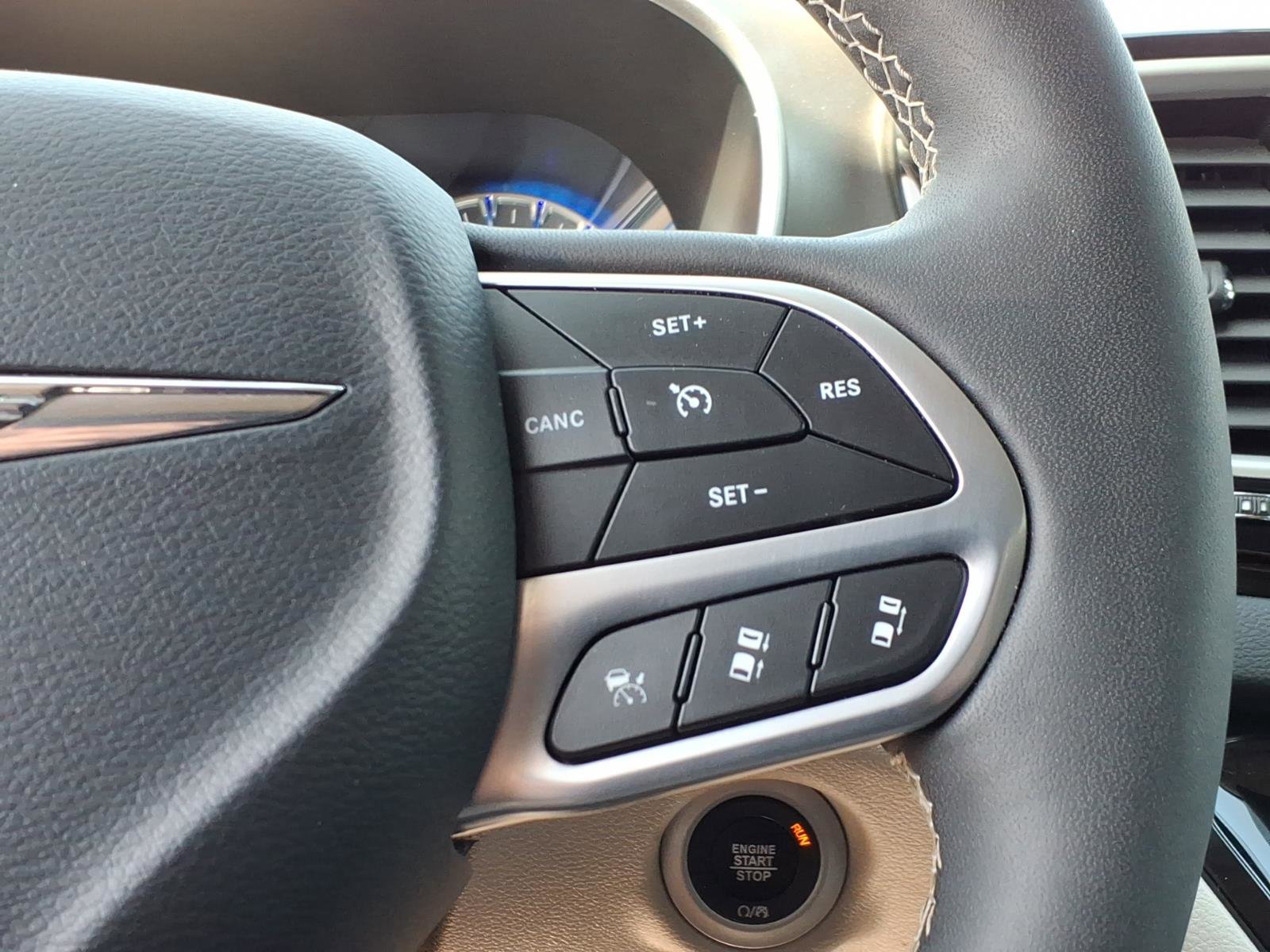 Used 2024 Chrysler Pacifica Touring-L FWD image 20