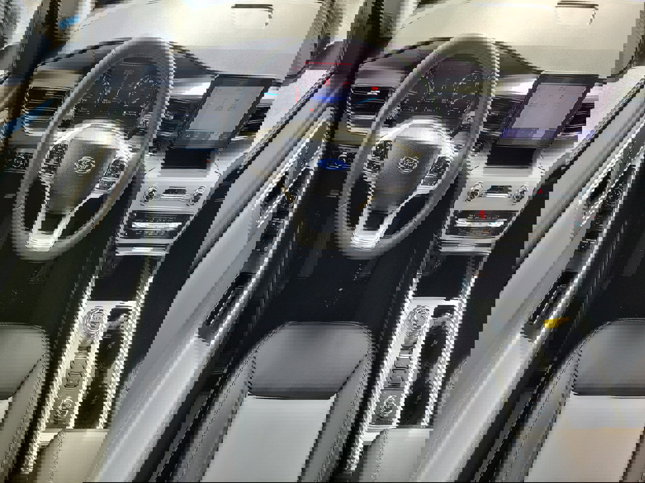 Used 2023 Ford Explorer XLT w/ Equipment Group 202A image 15